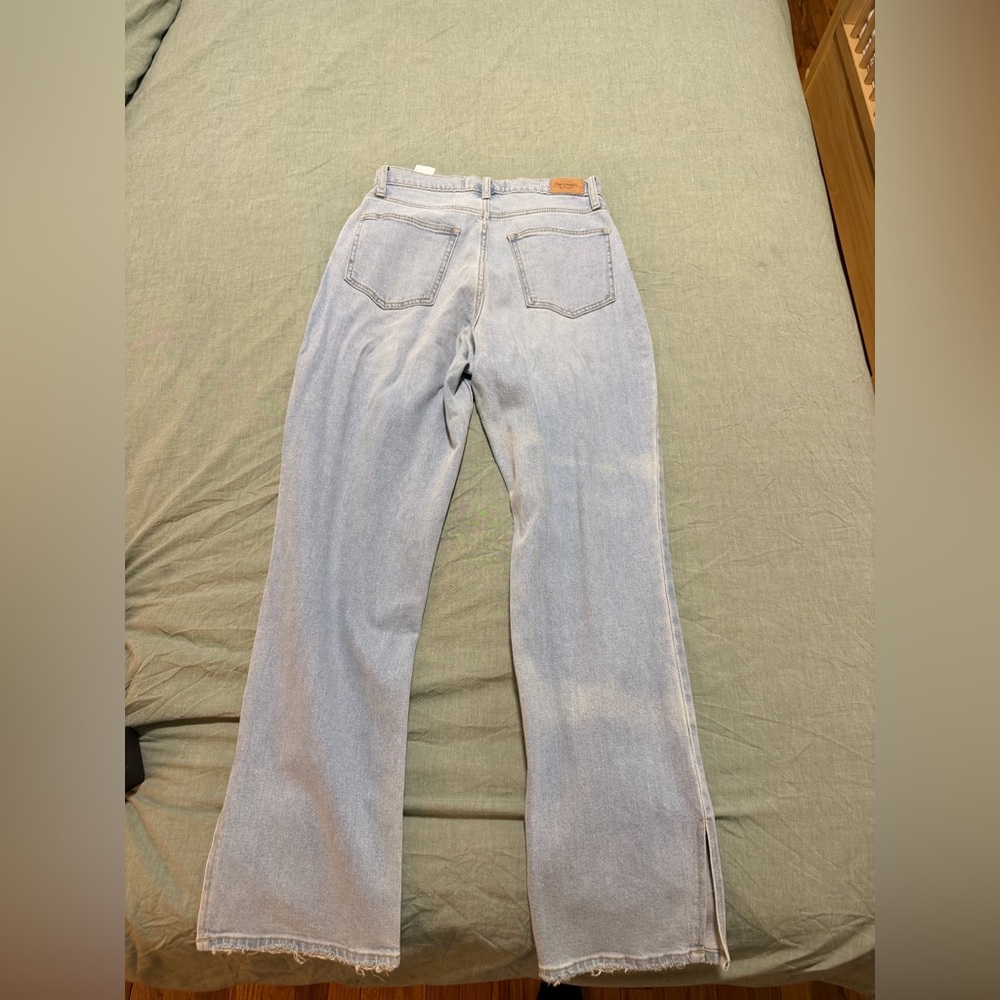 Abercrombie & Fitch High Rise 90s Split-Vent Hem Jean - Picture 4 of 6